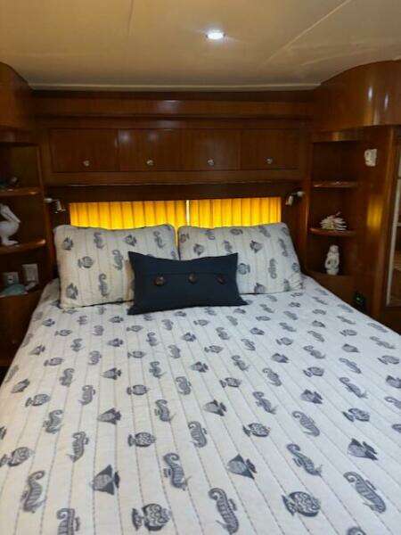 2006 Carver 43 Motor Yacht