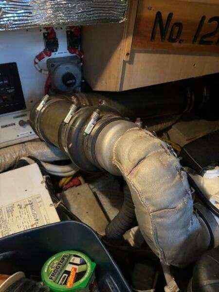 2006 Carver 43 Motor Yacht