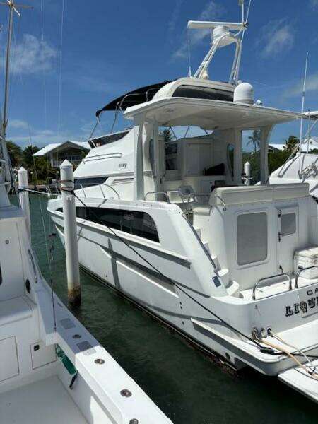 2006 Carver 43 Motor Yacht docked at marina under clear blue sky.