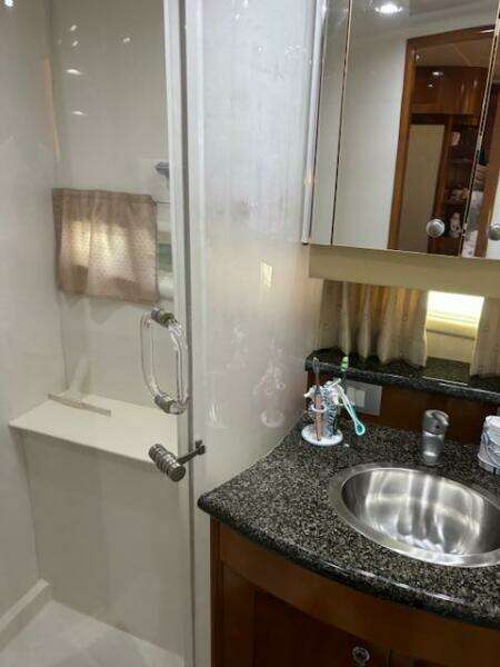 2006 Carver 43 Motor Yacht