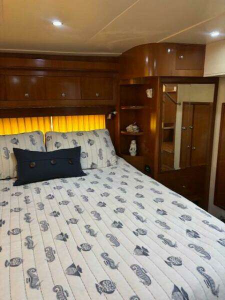 2006 Carver 43 Motor Yacht