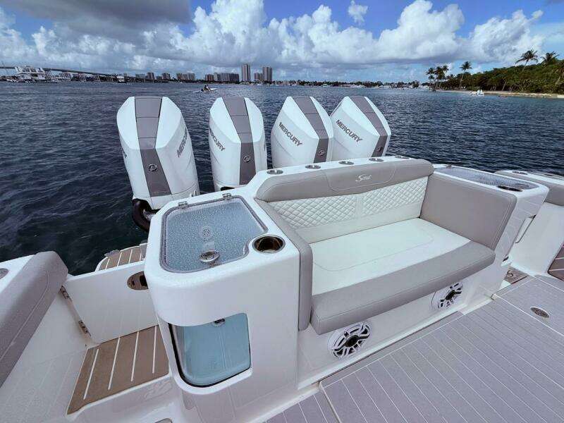 2006 Carver 43 Motor Yacht