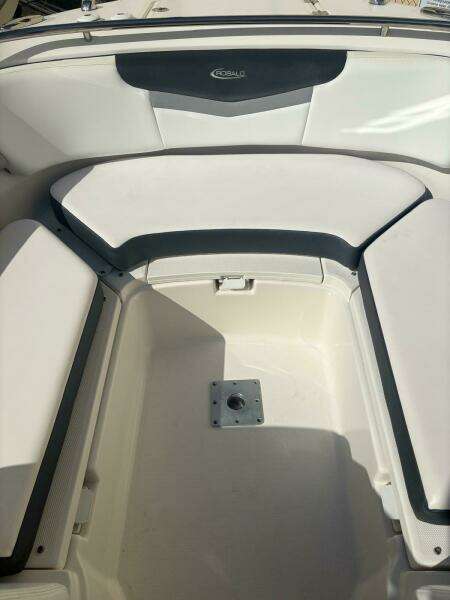 2021 Robalo R247 Dual Console