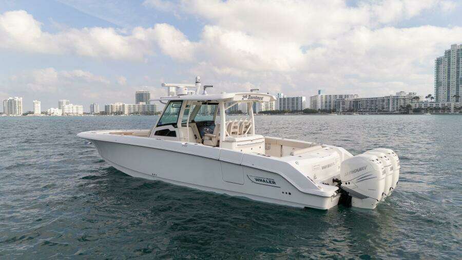 Used 2020 Robalo 380 Outragee