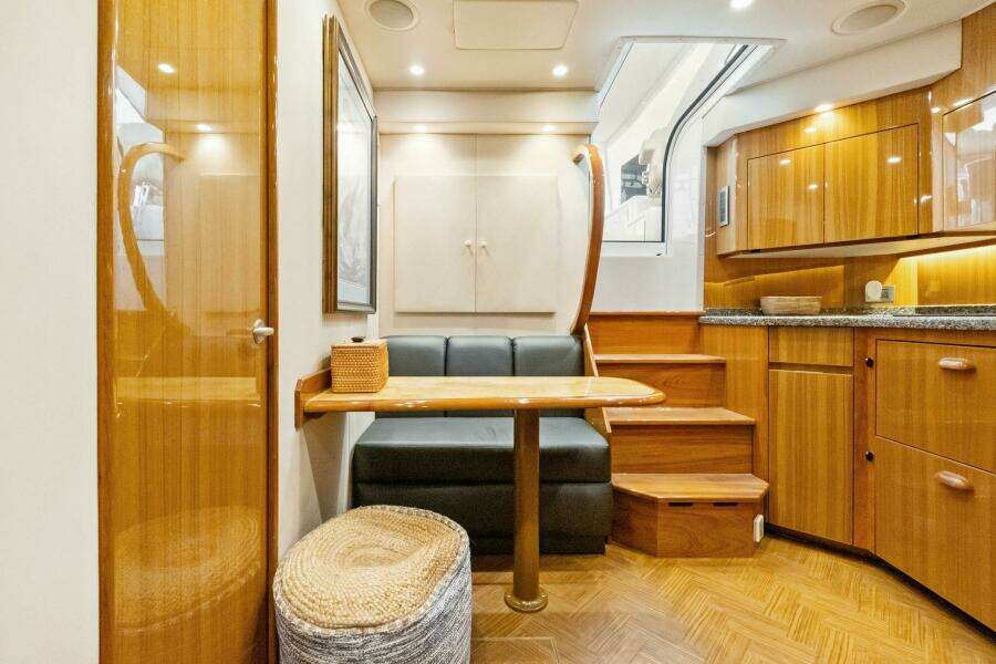 2015 Viking 52 Open "Terrabbean" - Salon