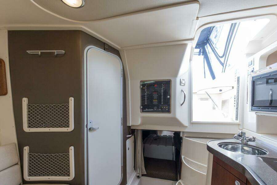 2009 33 Grady White 330 No Name Cabin