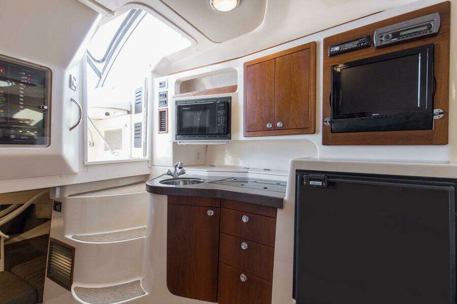 2009 33 Grady White 330 No Name Cabin (3)