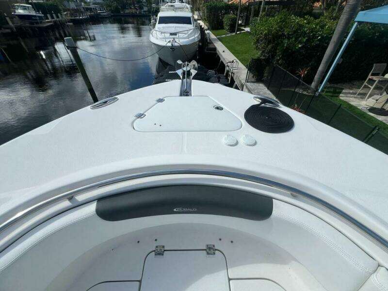 2018 Robalo R302 Center Console