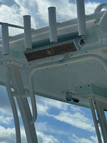 2018 Robalo R302 Center Console