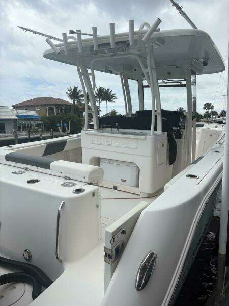 2018 Robalo R302 Center Console