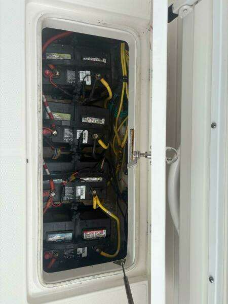 2018 Robalo R302 Center Console