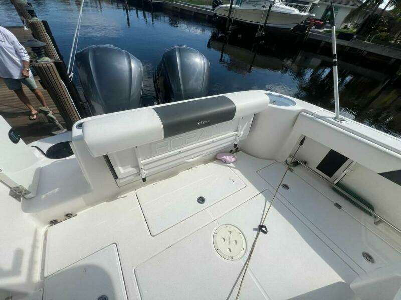 2018 Robalo R302 Center Console