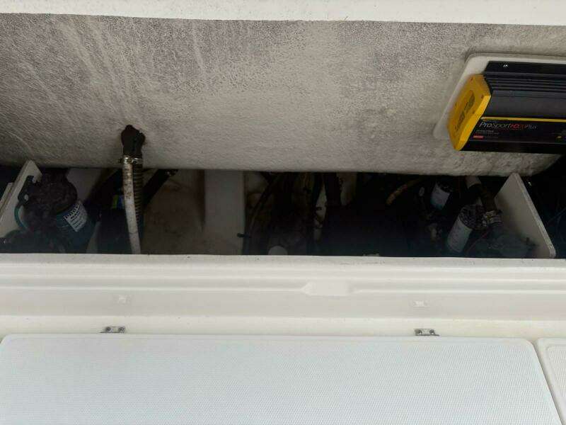 2018 Robalo R302 Center Console