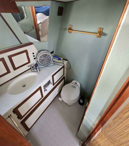 1977 Viking 43 Aft Cabin