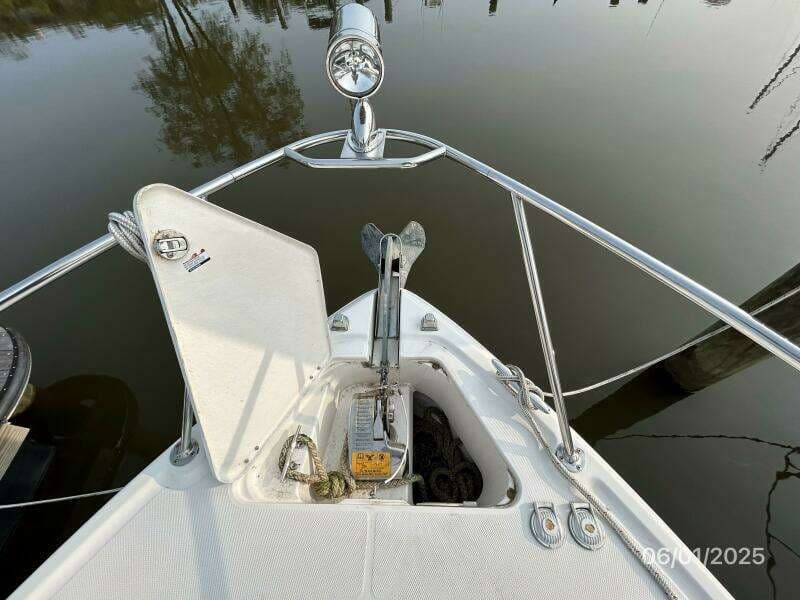 29' Chaparral anchor windlass