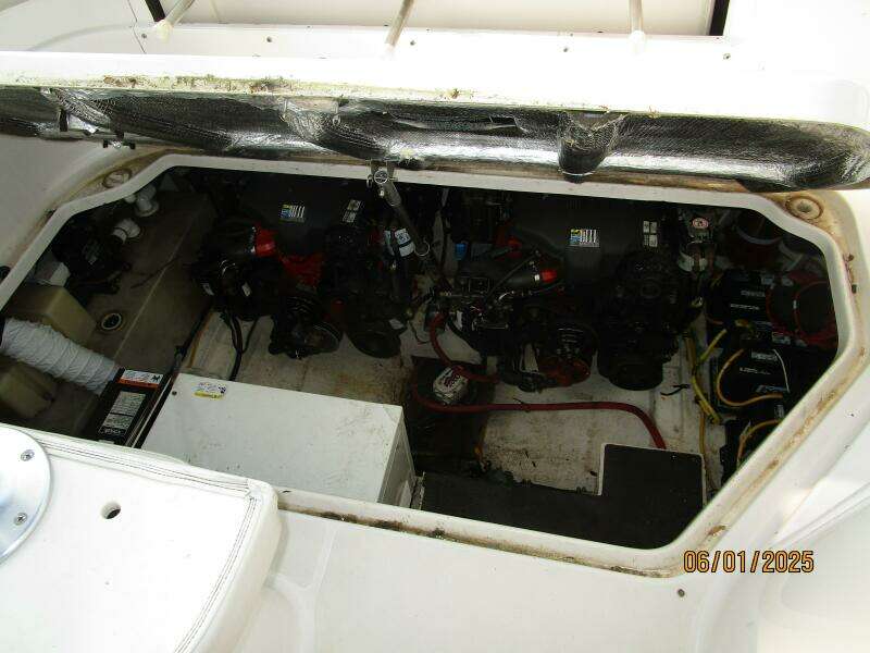 29' Chaparral engine room access