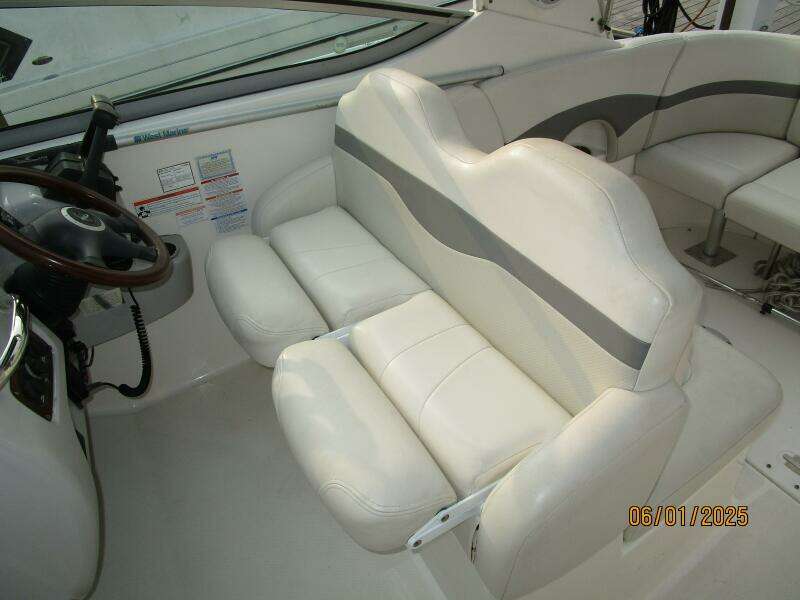 29' Chaparral helmseat1