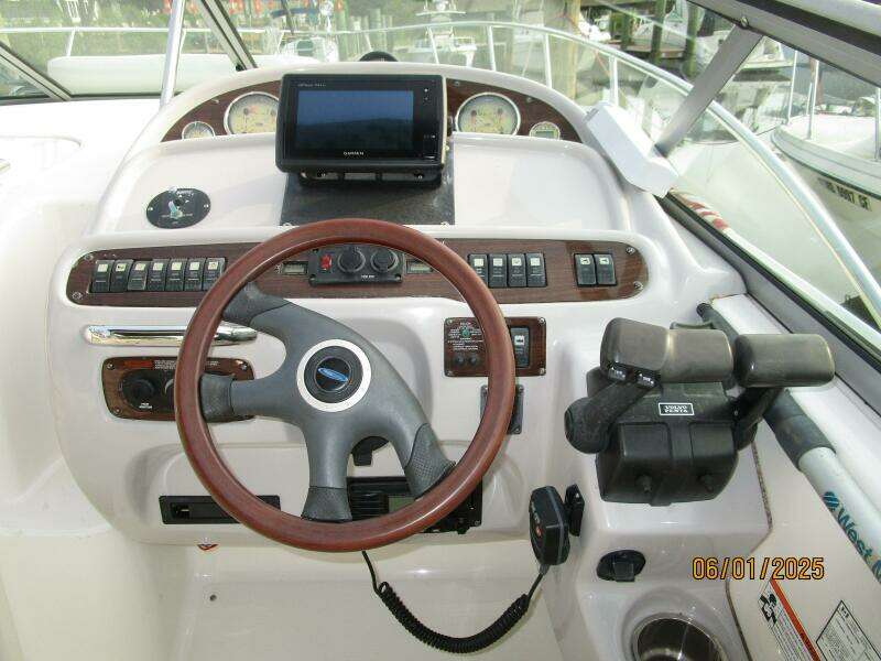 29' Chaparral helm2