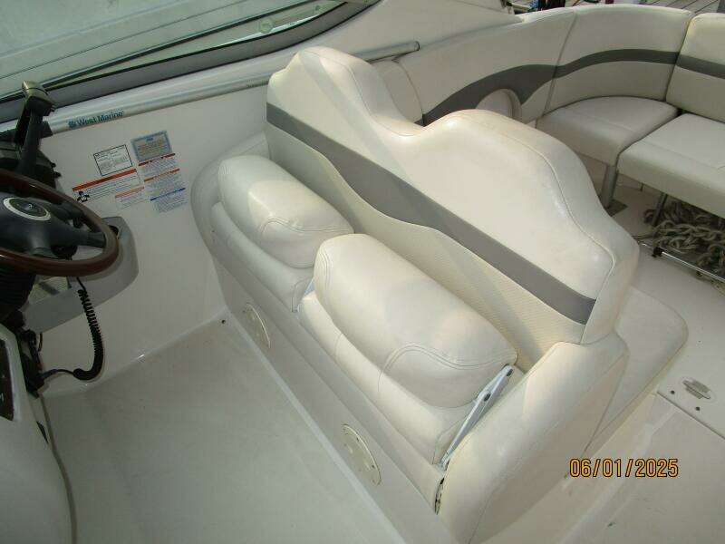29' Chaparral helmseat2