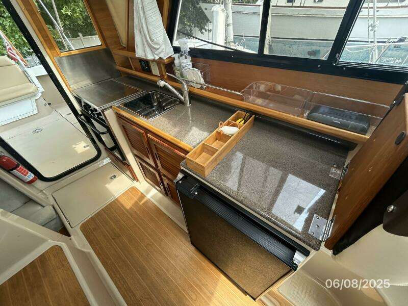 28' Cutwater galley2