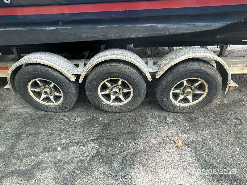 28' Cutwater trailer right wheels