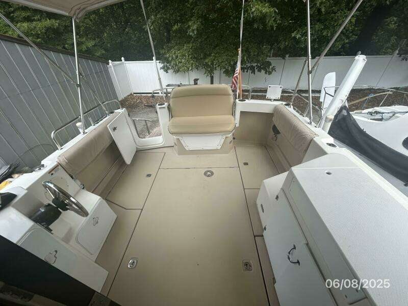 28' Cutwater cockpit aft