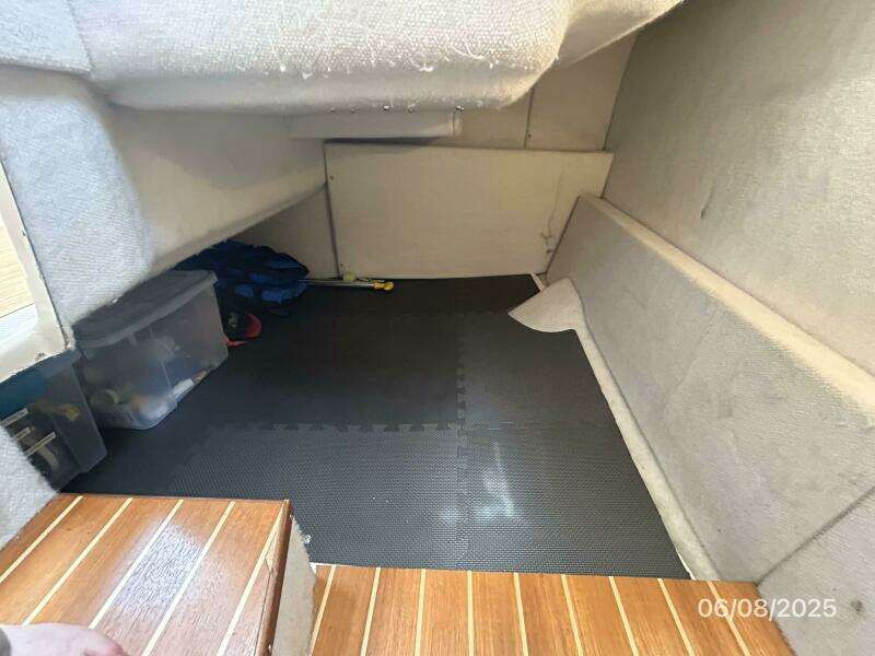 28' Cutwater guest stateroom