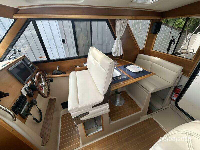 28' Cutwater salon starboard