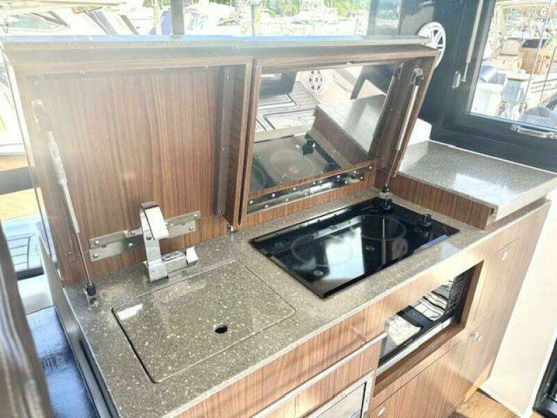 2020 Four Winns Vista 355 Coupe OB