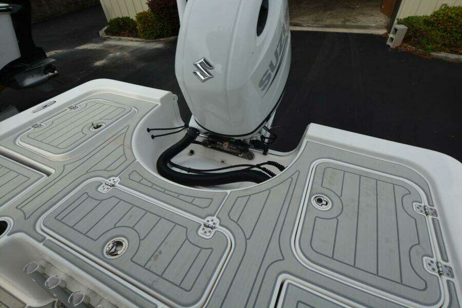 2021 Sea Pro 228 Bay