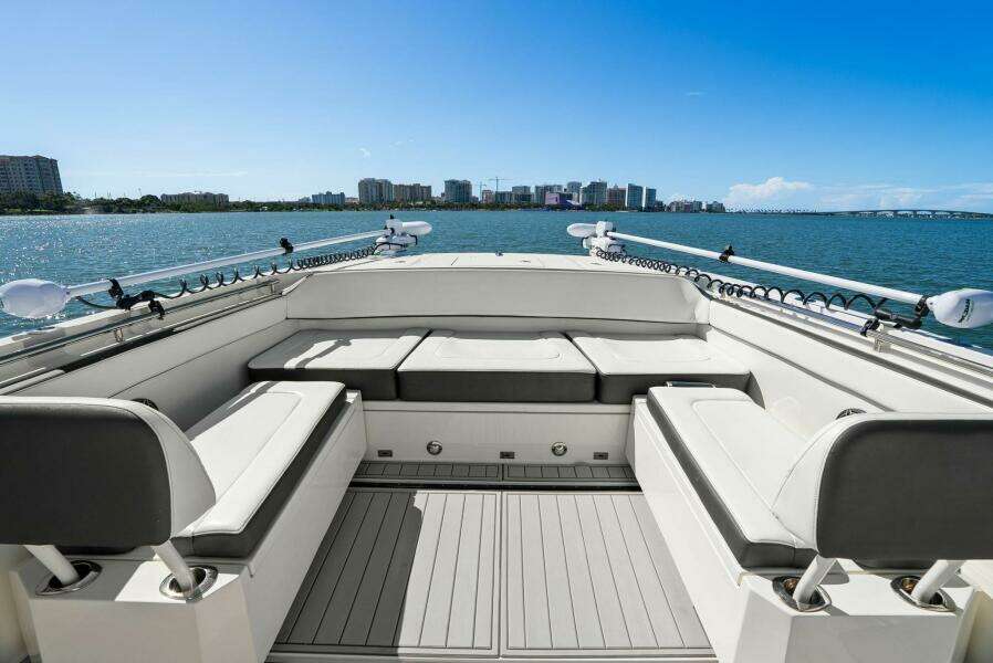 2022 World Cat 400 CC-X - Bow