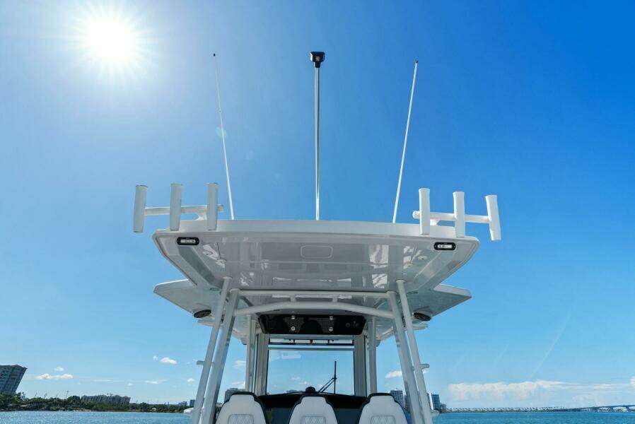 2022 World Cat 400 CC-X - Rod Holders