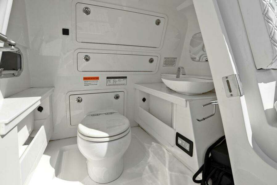 2022 World Cat 400 CC-X - Head