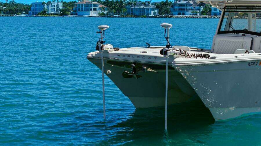 2022 World Cat 400 CC-X - Dual Trolling Motors