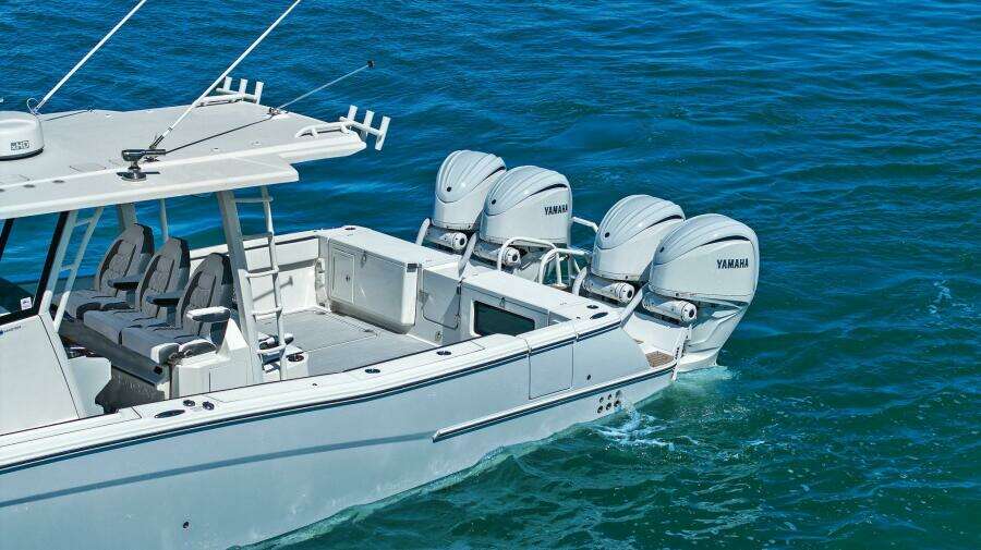 2022 World Cat 400 CC-X - Aerial Stern