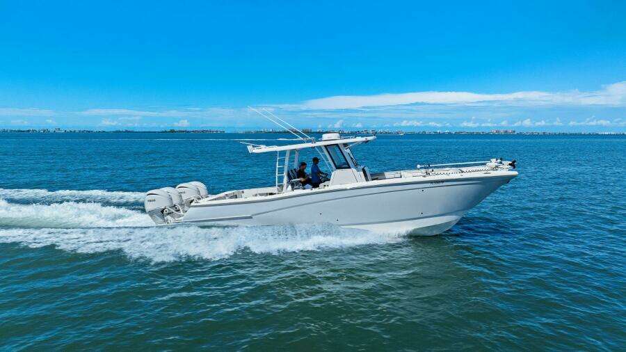 2022 World Cat 400 CC-X - Profile Starboard