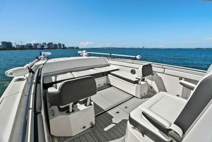 2022 World Cat 400 CC-X - Bow