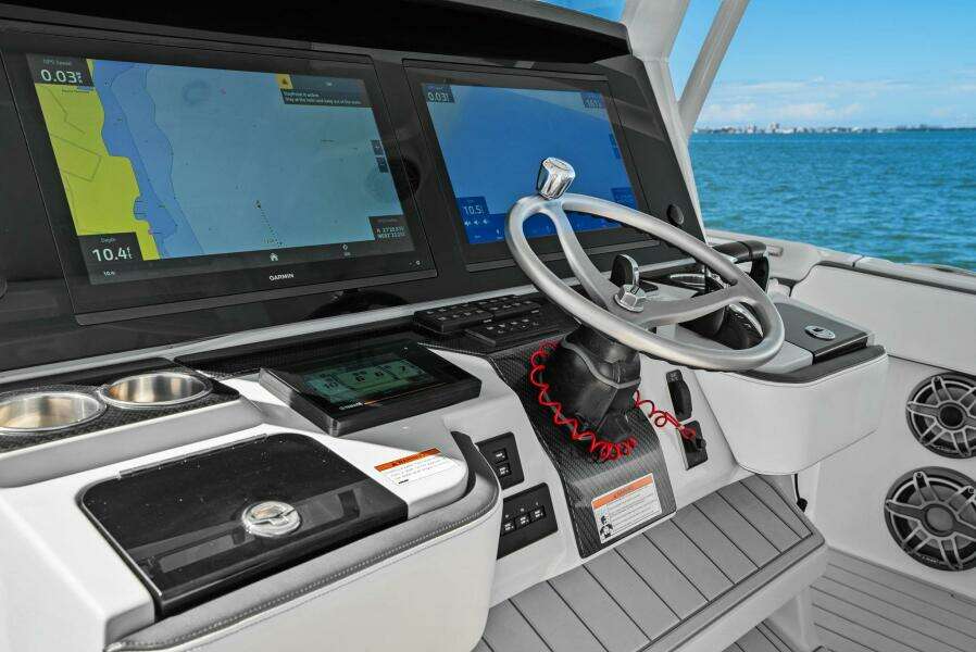 2022 World Cat 400 CC-X - Helm