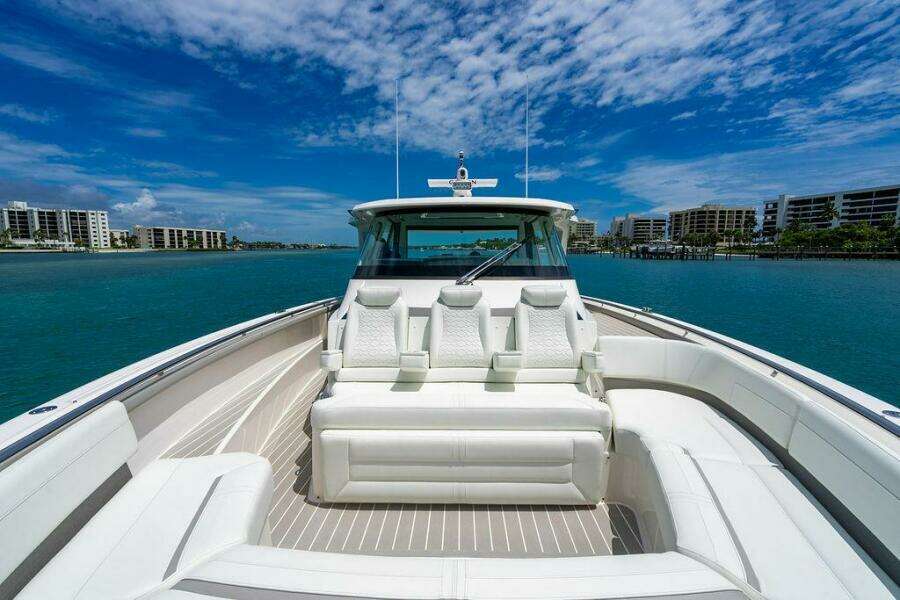 2025 Tiara Yachts 48 LS