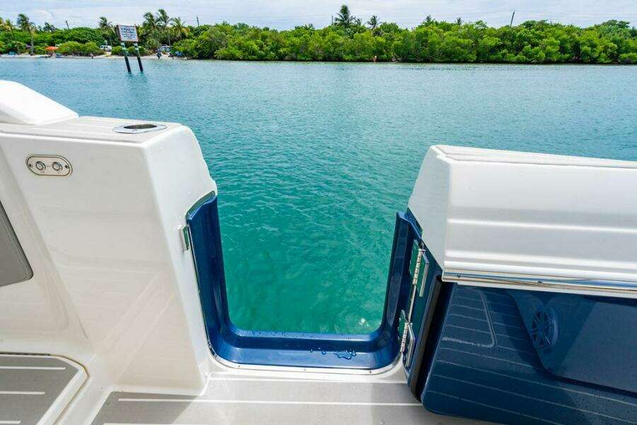 2025 Tiara Yachts 48 LS