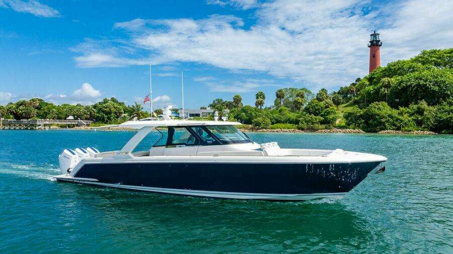2025 Tiara Yachts 48 LS