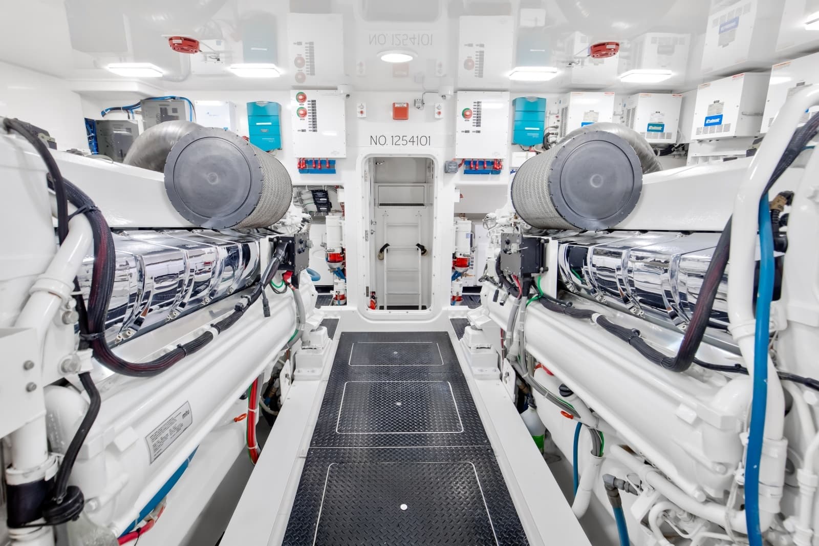 Viking 82 - Done Deal - Engine Room