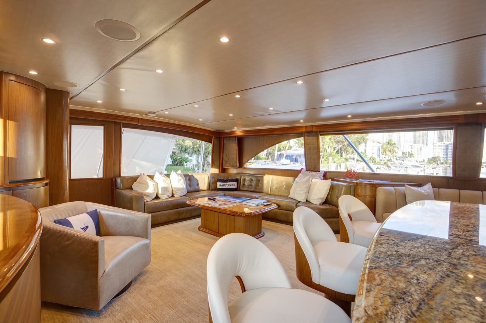 Viking 82 - Done Deal - Salon