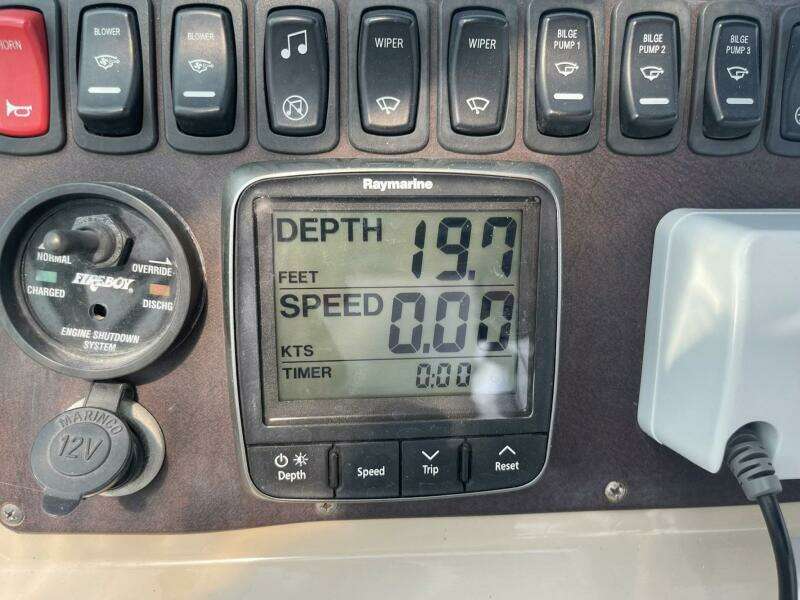 2006 Carver 36 Mariner