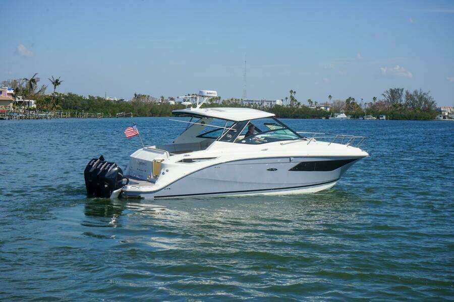 2023 Sea Ray 320 Sundancer Outboard