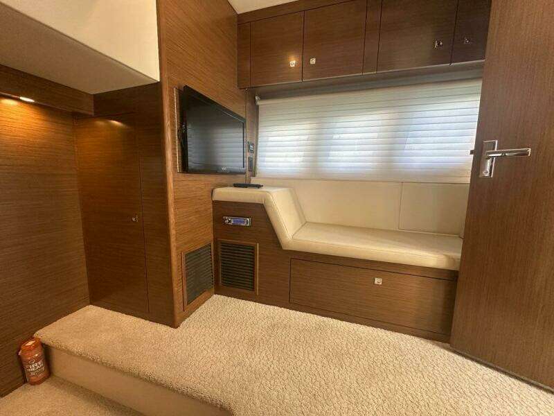 2015 Cruisers Yachts Cantius