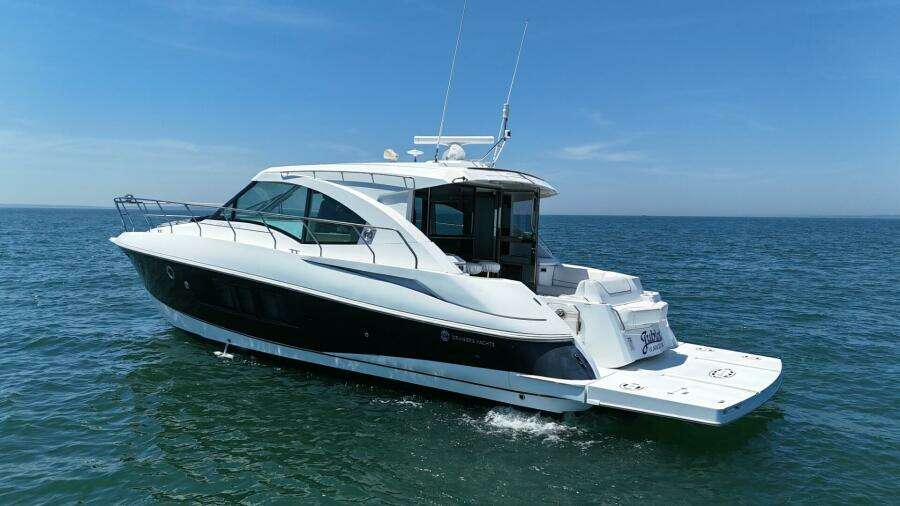 2015 Cruisers Yachts Cantius