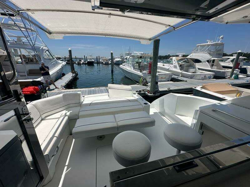 2015 Cruisers Yachts Cantius