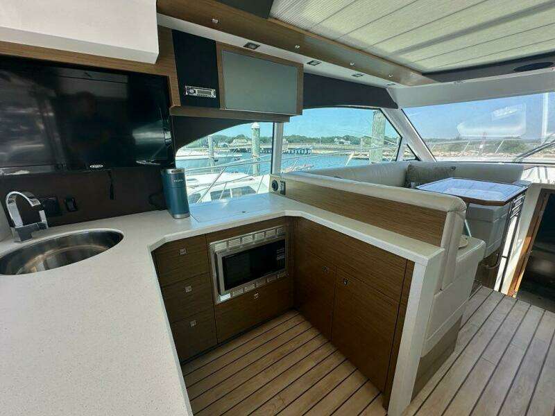 2015 Cruisers Yachts Cantius