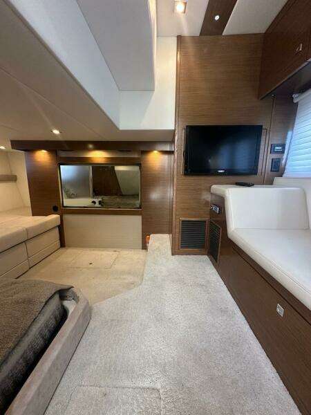2015 Cruisers Yachts Cantius